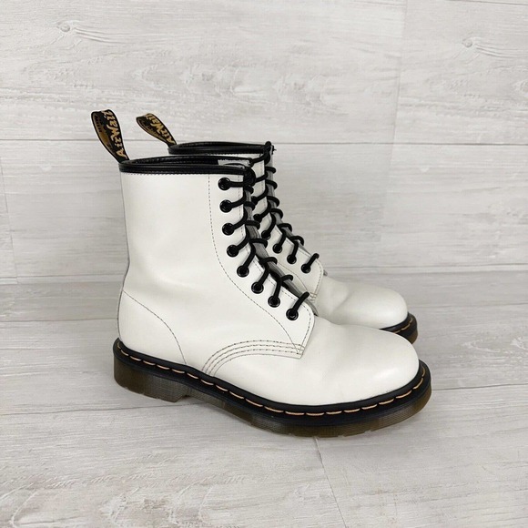 Dr. Martens 1460 Leather Combat Boots Women Size 7 White 8 Eyelet Lace Up - Picture 1 of 14